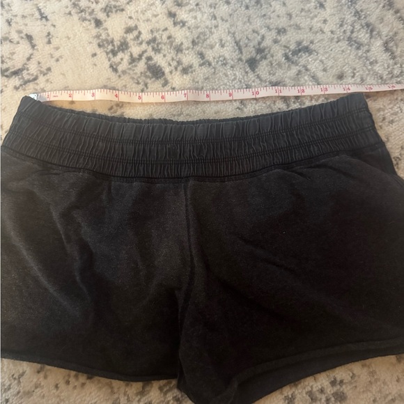 Lululemon Women's Black Shorts - Picture 3 of 4